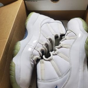 Jordan 11 legend ice blue